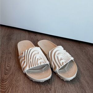 Be a Spunge Crocs Pollex Slides Parsnip Mens 10